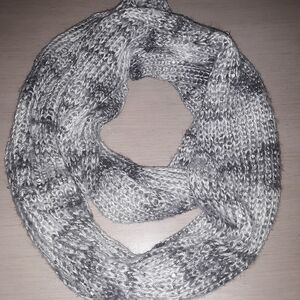 *NWT! FROSTED METALLIC INFINITY SCARF GRAY SILVER